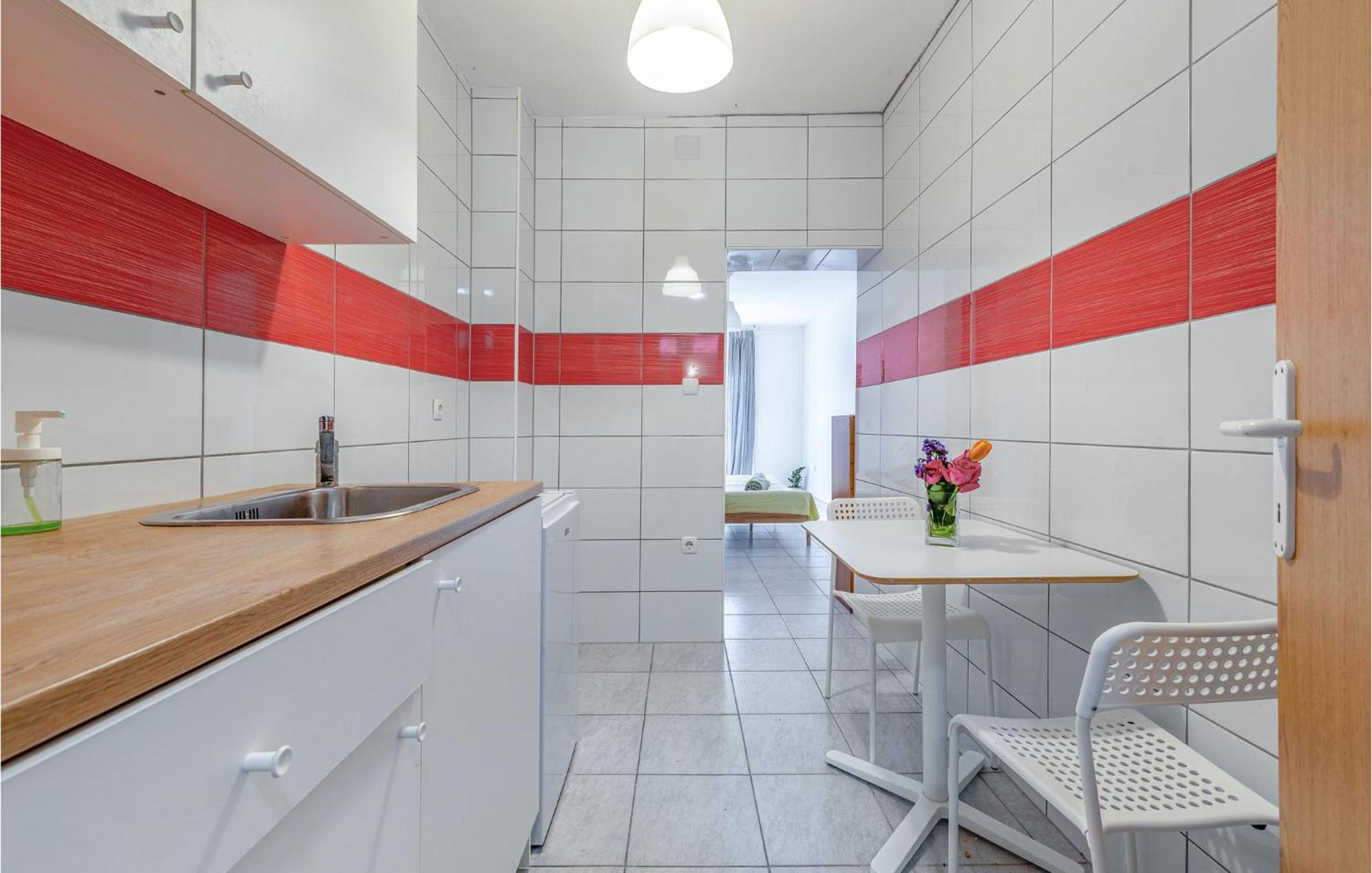 Pet Friendly Apartment In Novalja With Kitchen 외부 사진